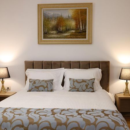 Vila Ferdinand Modern Rooms In Tirana'S Center Room photo