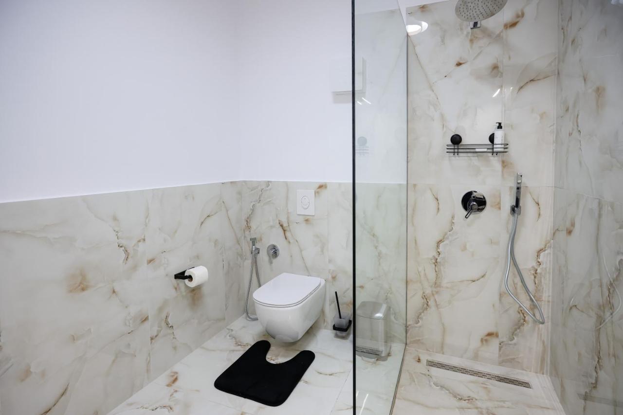 Vila Ferdinand Modern Rooms In Tirana'S Center Room photo
